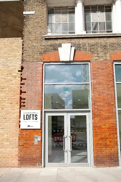 Go Native Aldgate East Apartments London 4*,