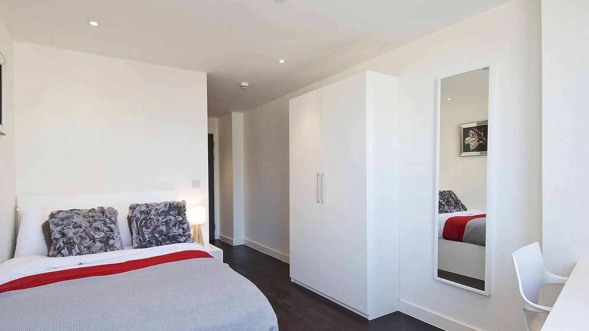 Go Native Aldgate East Apartments London