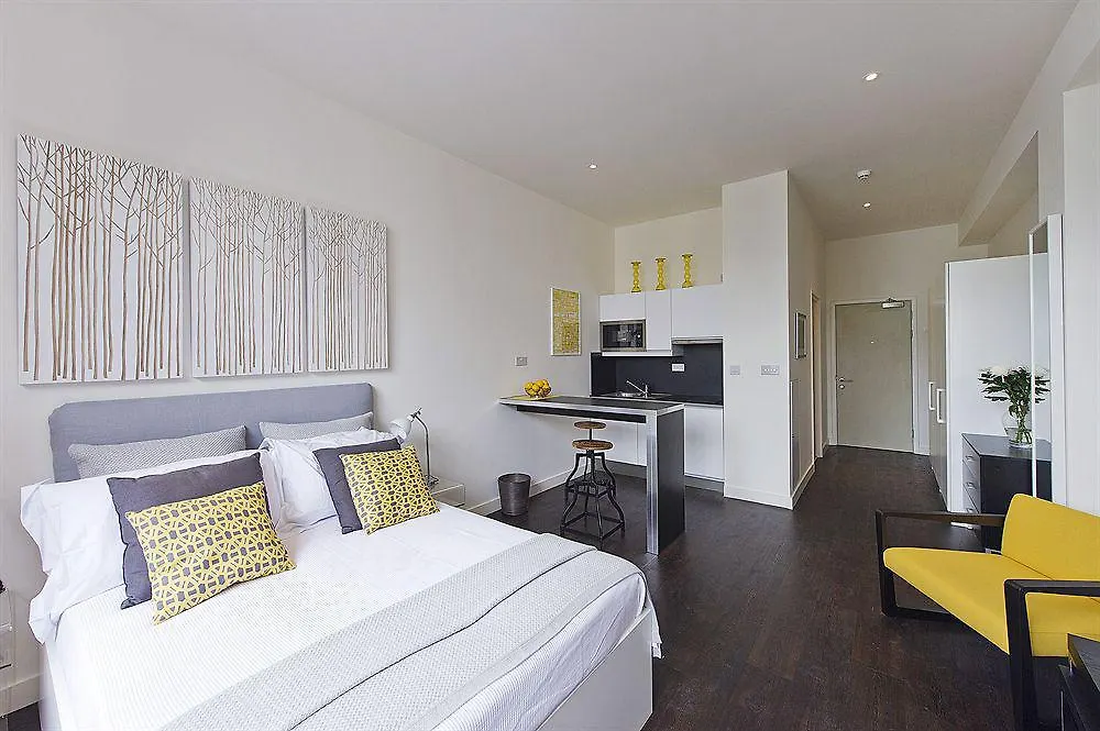 Go Native Aldgate East Apartments London Hotel